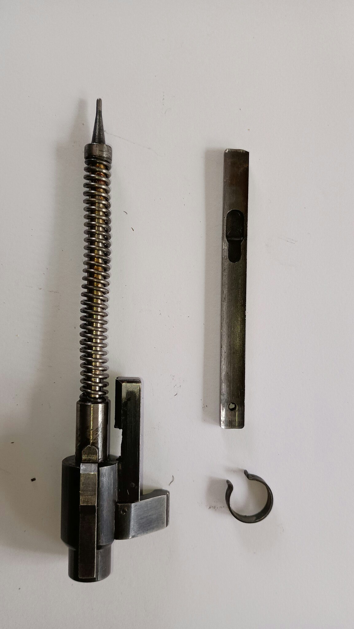Sako L46 slagstift och stryhylsa mm