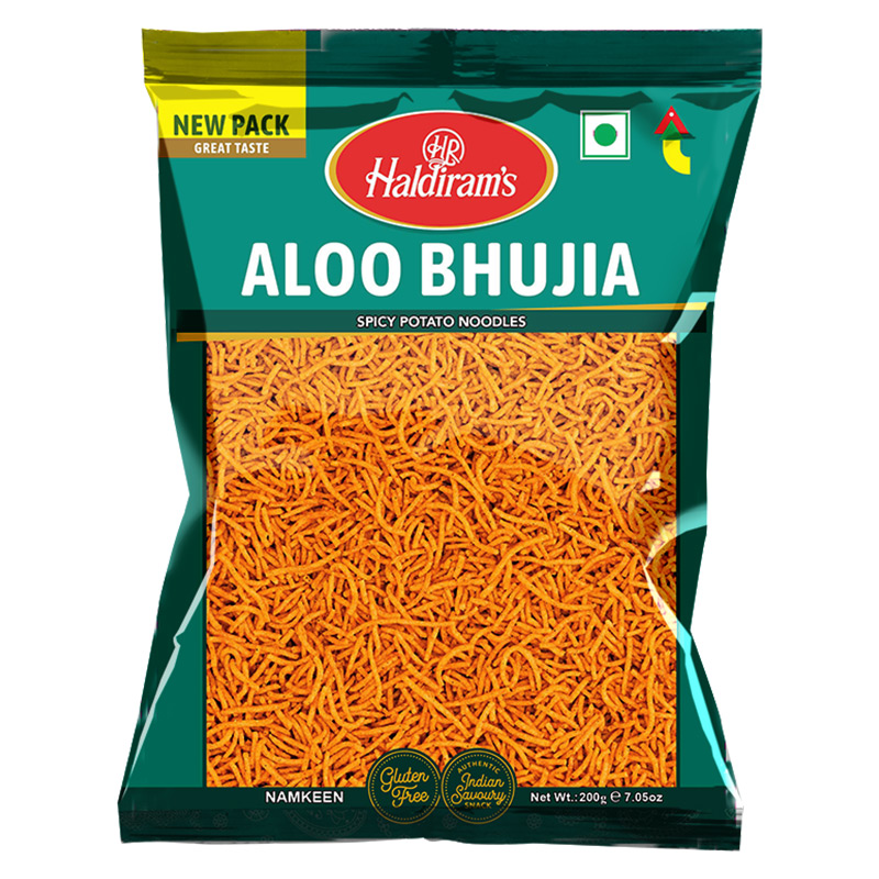 Haldiram's Aloo Bhujia, kryddiga potatisnudlar. Aloo Bhujia, är ett populärt indiskt mellanmål som kommer från Rajasthan och passar perfekt för att bland annat toppa sallader. De kan även ätas som de 