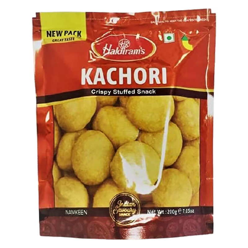 Haldiram's Kachori, krispigt snack med mild söt och kryddig smak.