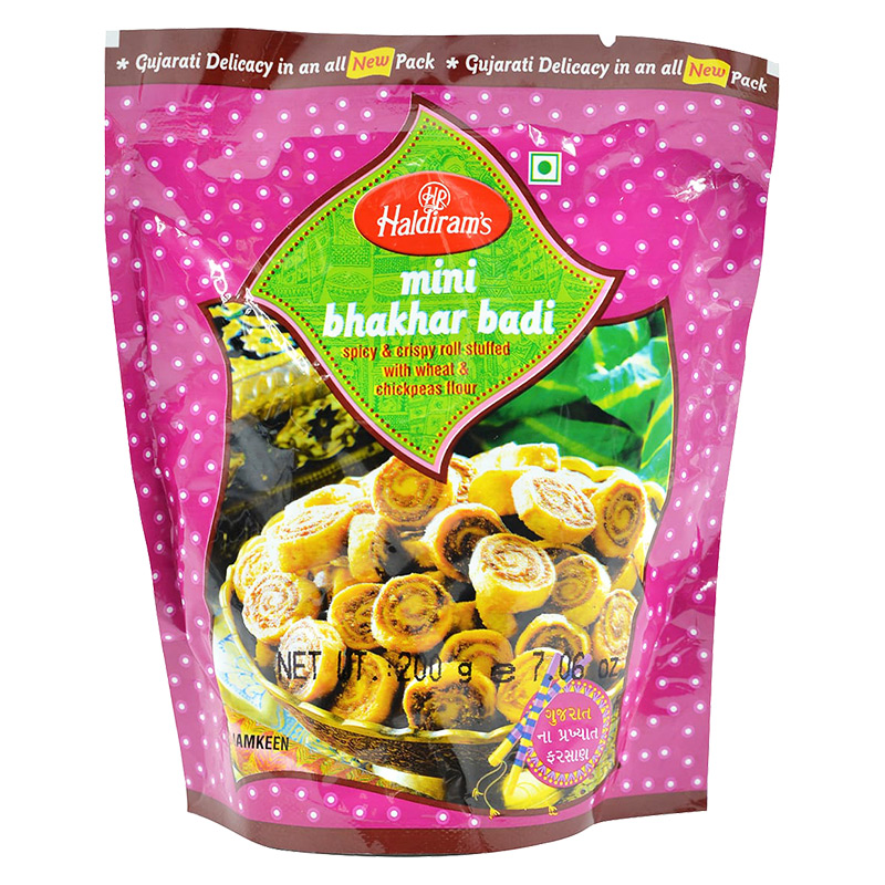 Haldiram's Mini Bhakhar Badi, kryddiga och krispiga rullar fyllda med vete och kikärtsmjöl.