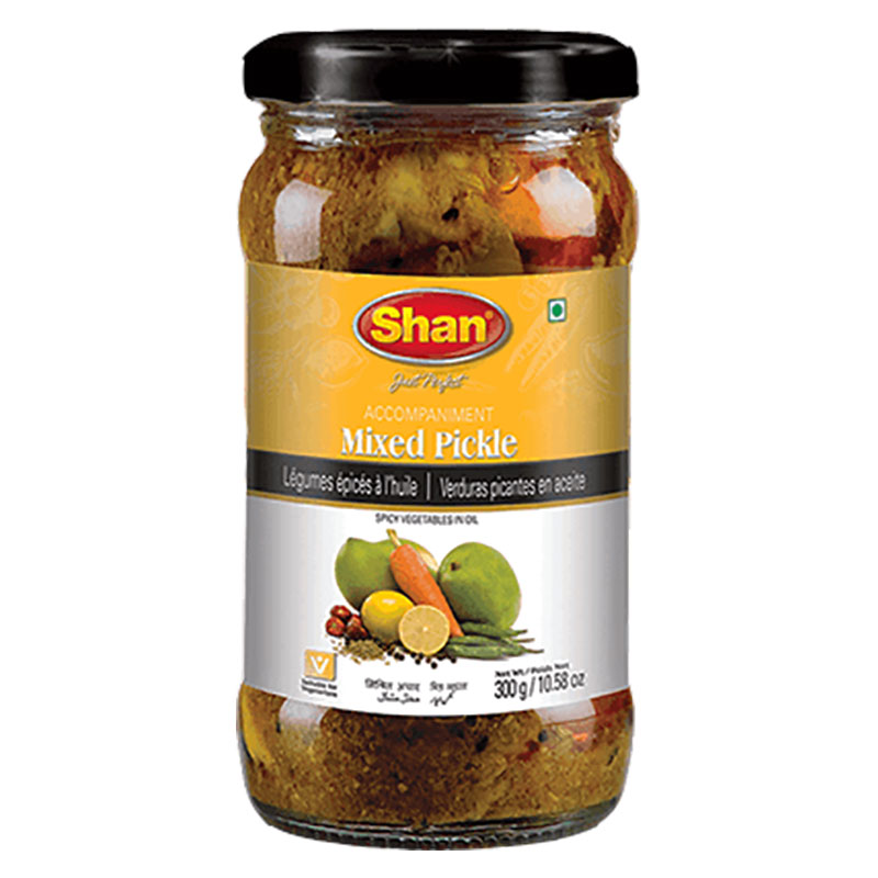 Shan Mixed Pickle har den perfekta blandningen av mango, morot, citron och chili med en blandning av saftiga kryddor som är det perfekta tillbehöret till vardagliga måltider.
