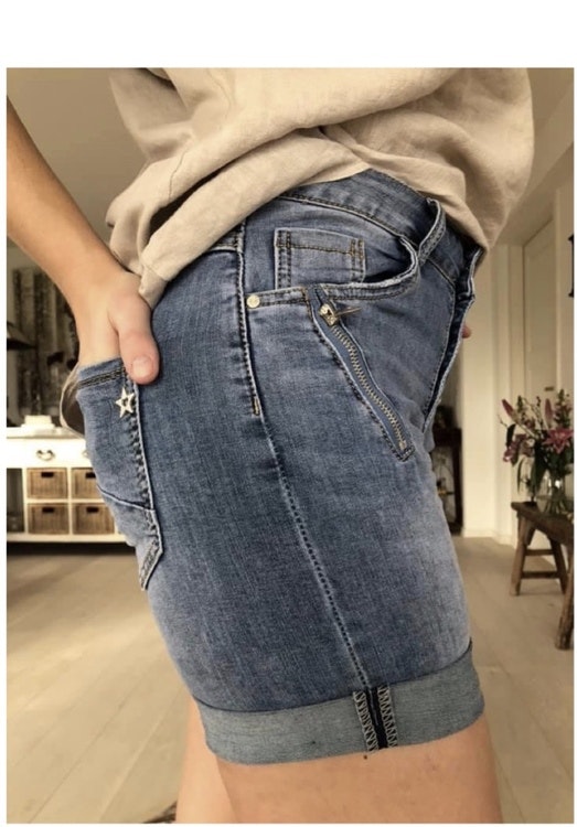 Jeans shorts med dragkedja vid fickan