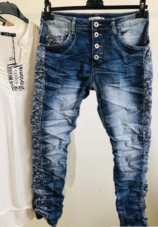 Place du jour Jeans med blommigt tyg inslag