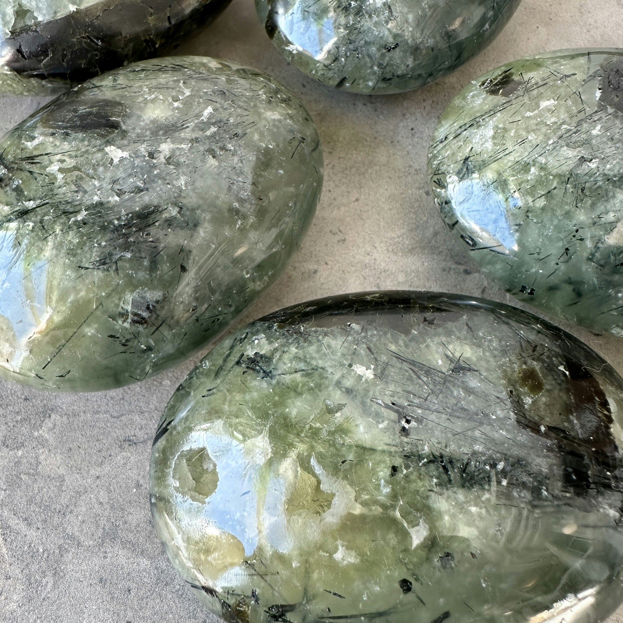 Prehnit, jumbo palmstone (A)