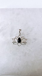 Lotushänge med Onyx,  silver 925