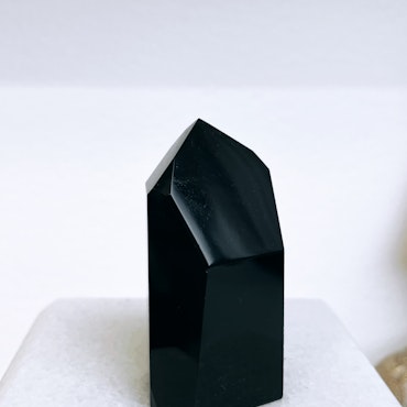 Svart Obsidian, torn B
