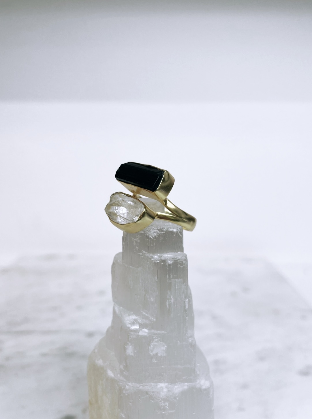 Svart turmalin & bergkristall, ring från Biverståhl Crystals