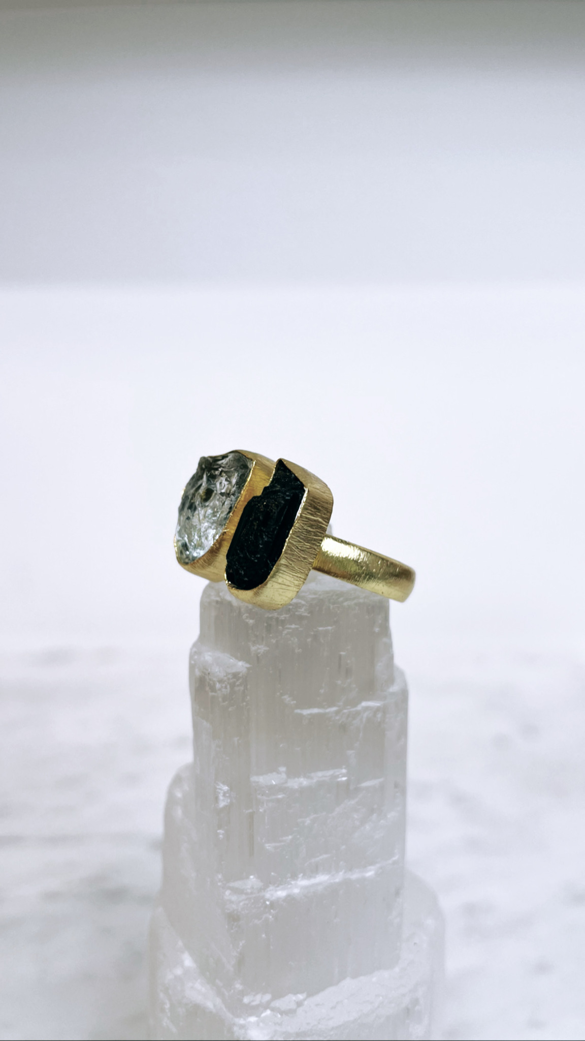 Svart turmalin & Akvamarin, ring från Biverståhl Crystals