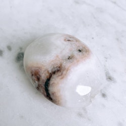 Solar quartz, palmstone G