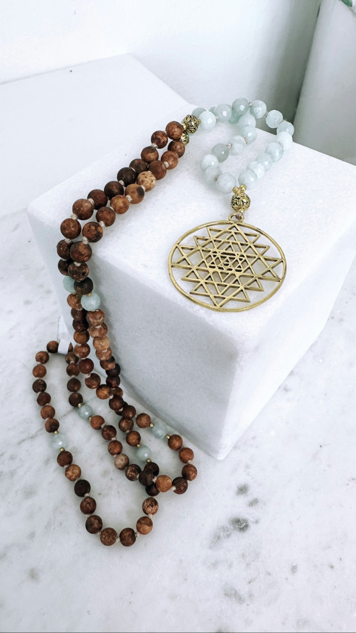 Sri Yantra mala med Bodhi Seed och Akvamarin