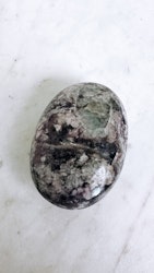 Unicorn stone, palmstone (C)