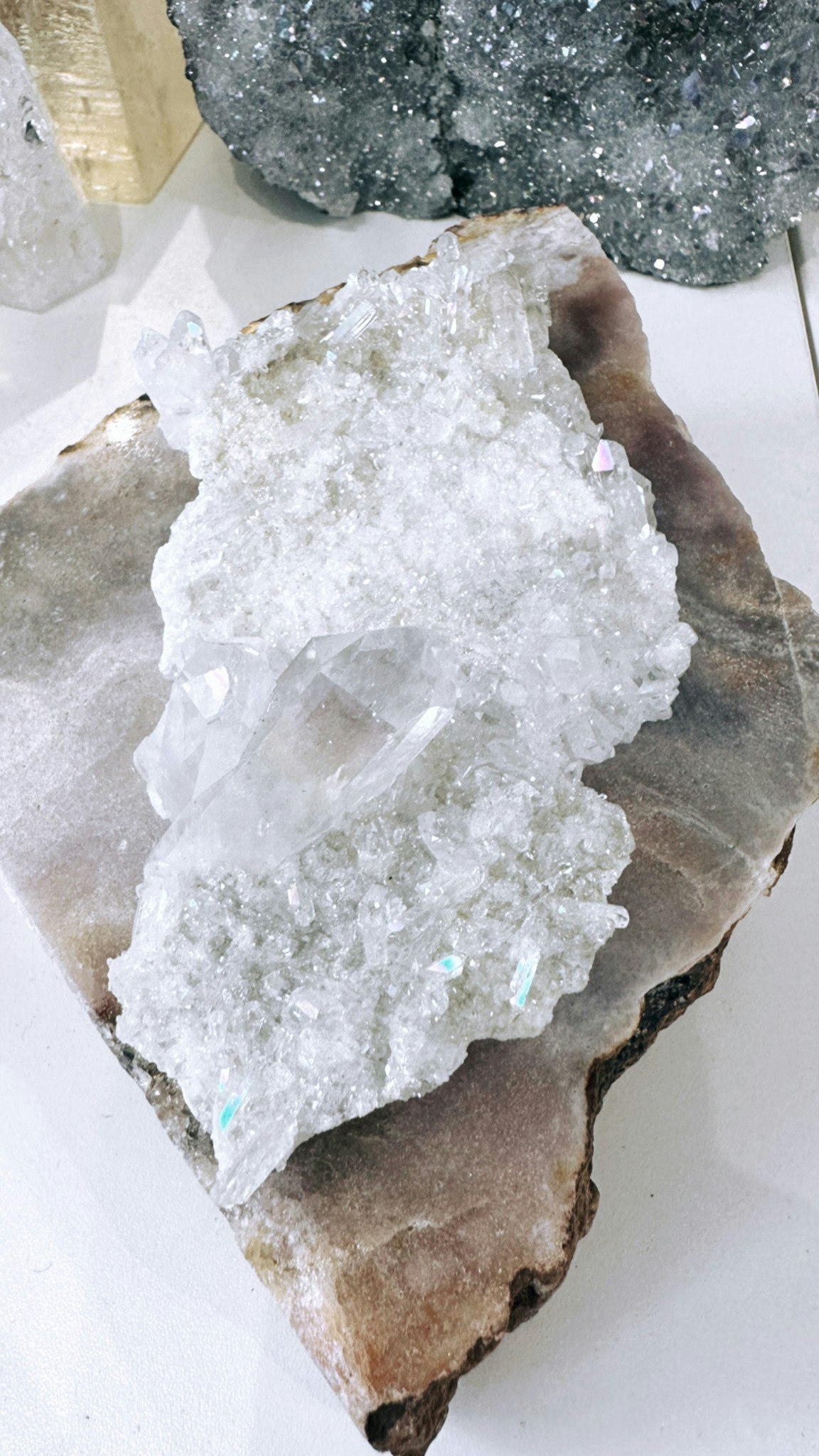 Kvar? Bergkristall med aura, kluster (B)