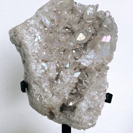 Bergkristall med aura, kluster på ställning