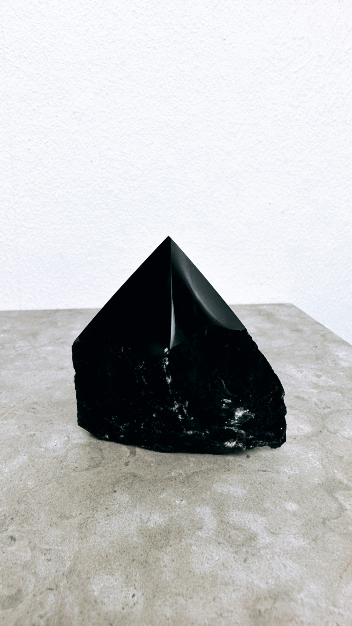 Svart Obsidian, semipolerad (A)
