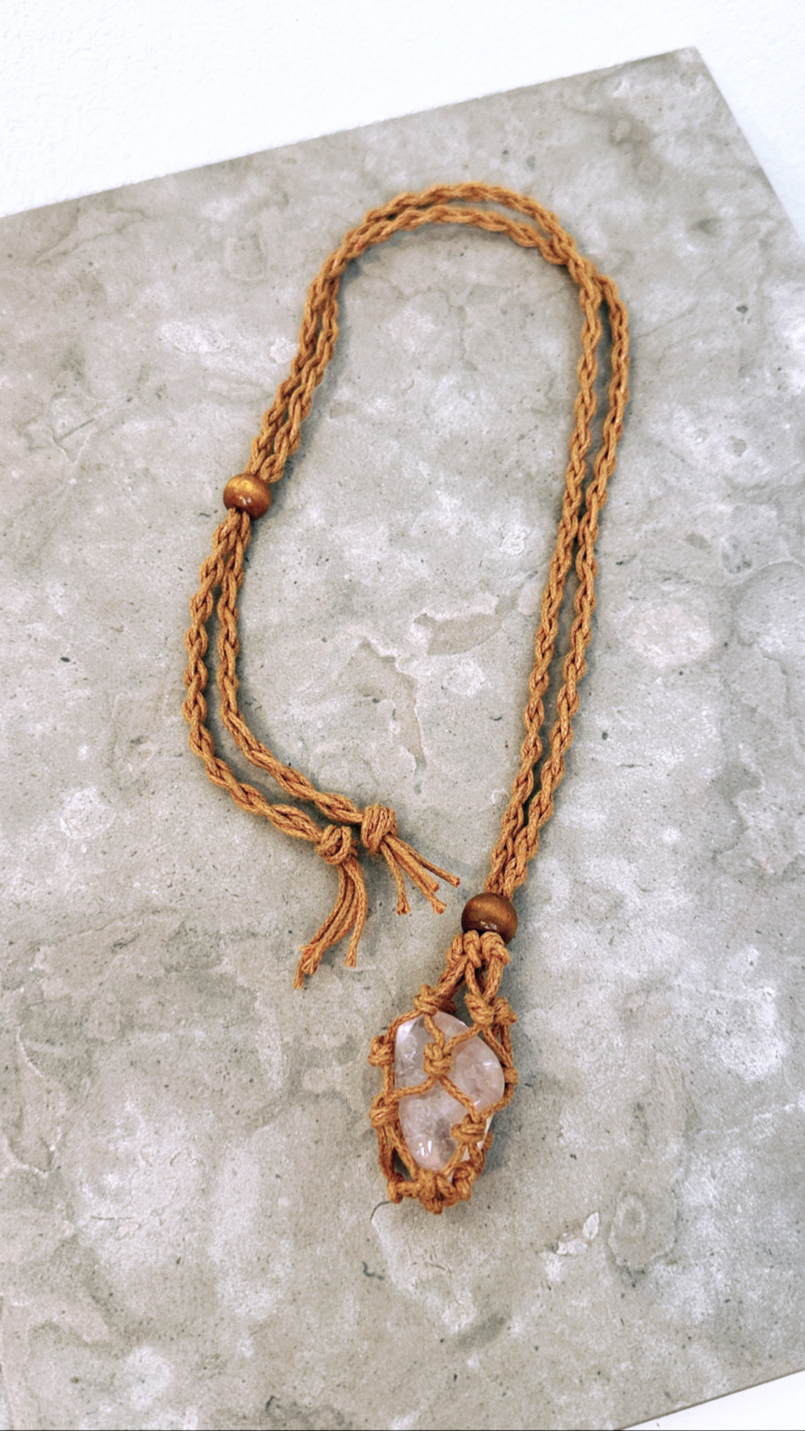 Halsband för kristall i Makramé, brun