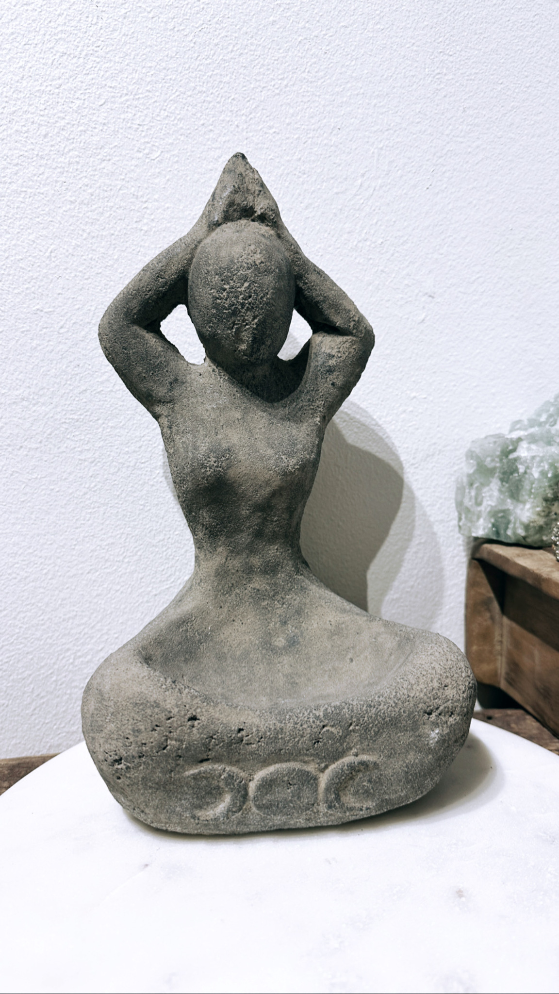 Gudinna, stenstaty, 22 cm