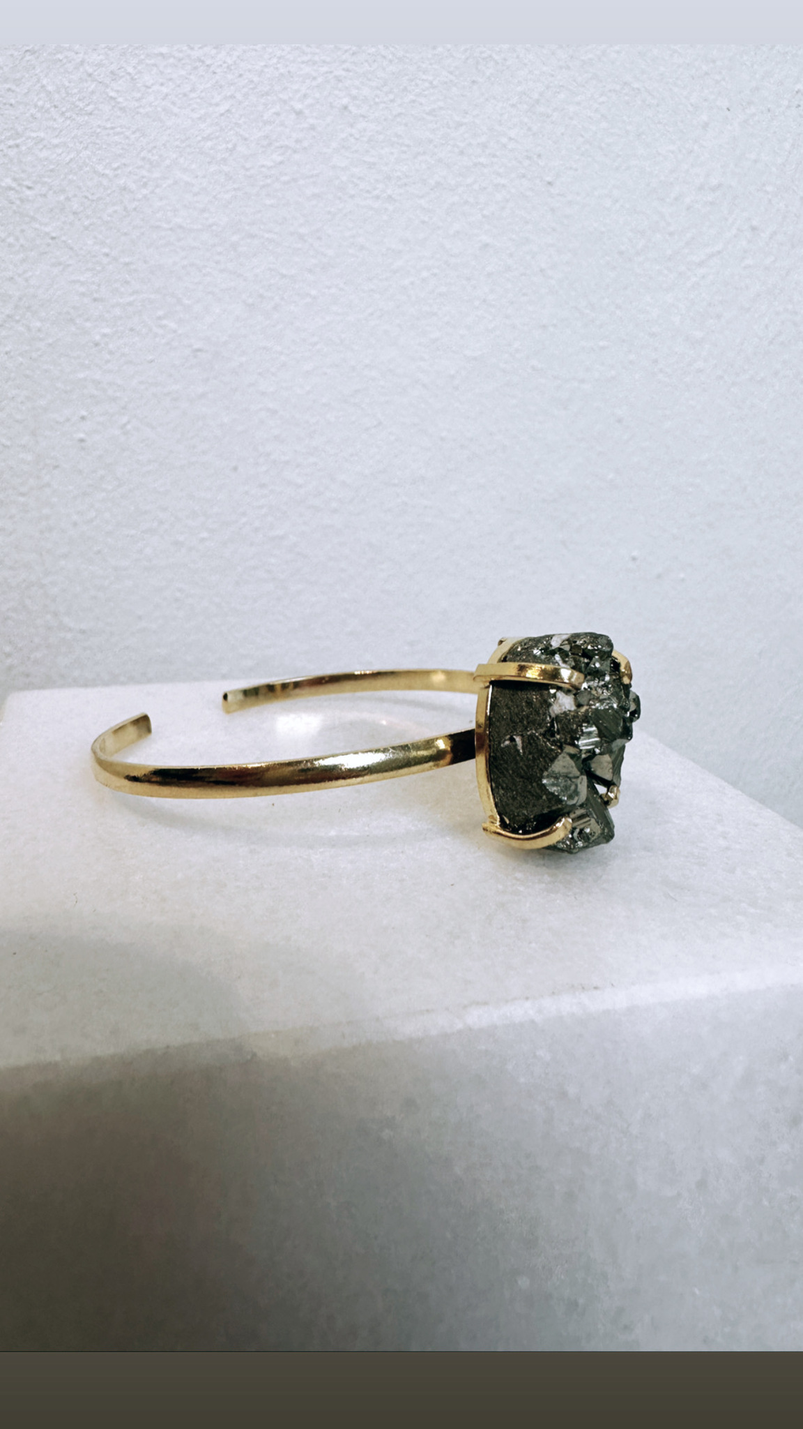 Pyrit, justerbar guld armband (E)