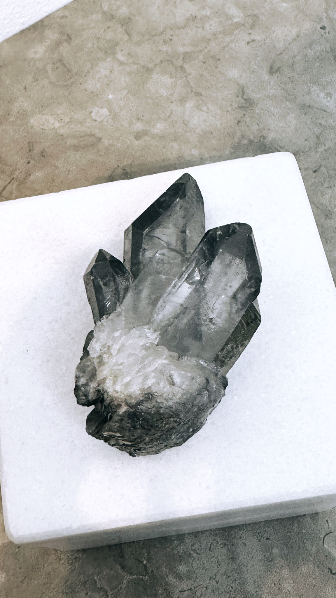 Kluster i Bergkristall med titanaura på