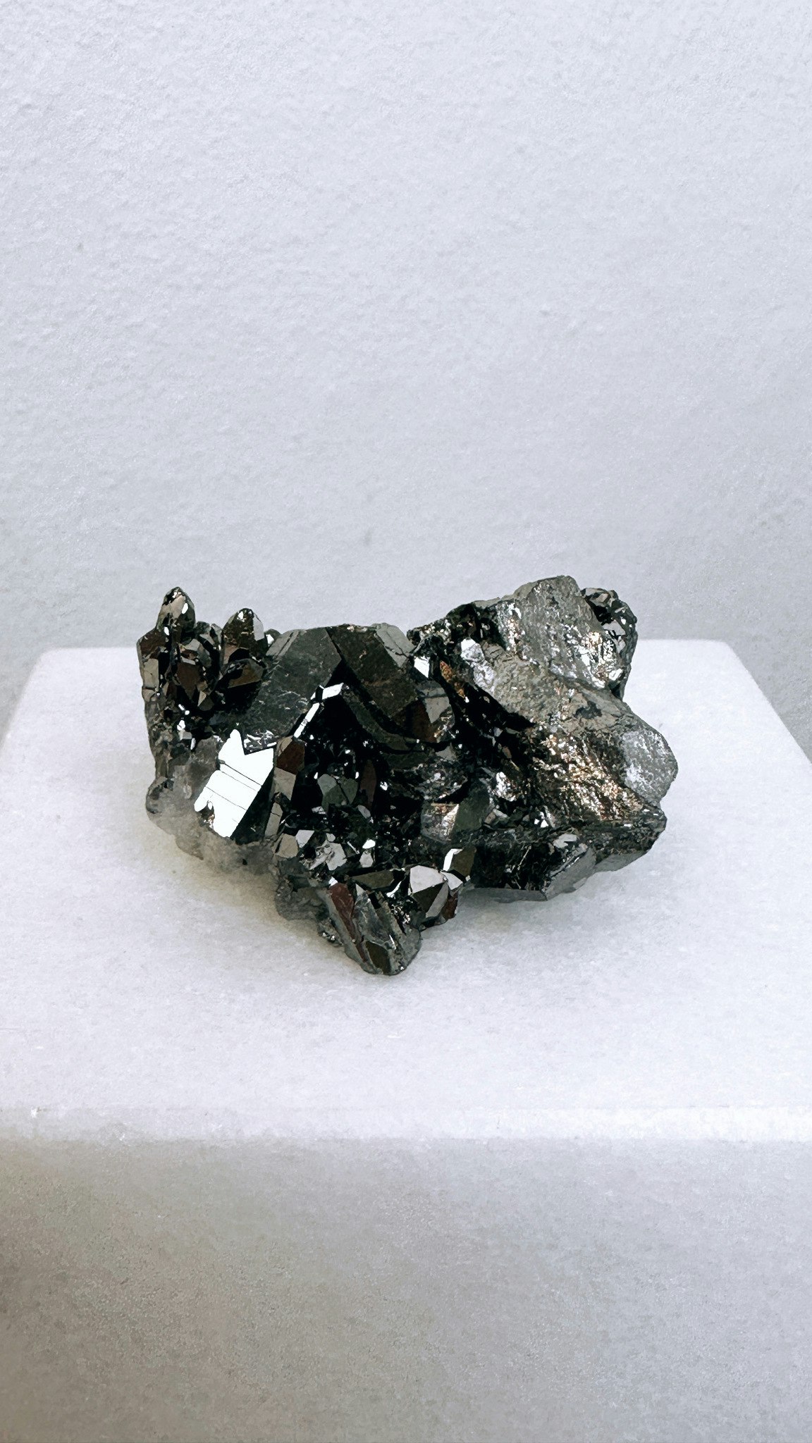 Kluster i Bergkristall med titanaura på
