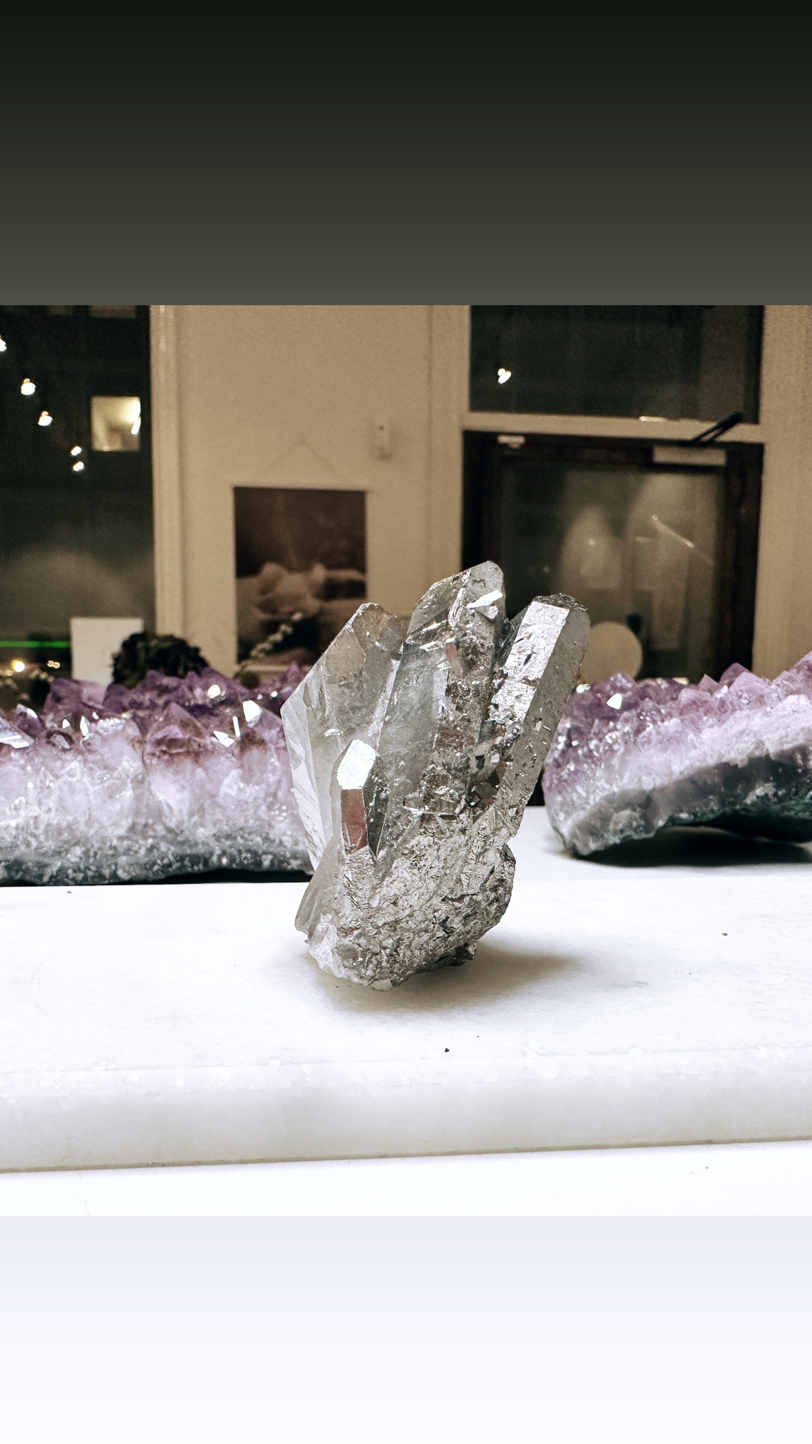 Spetsigt kluster i Bergkristall med titanaura