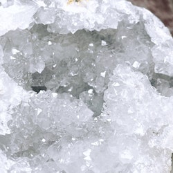 Bergkristall Geod öppnad (A)