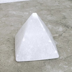 Selenit, pyramid (lite naggad)
