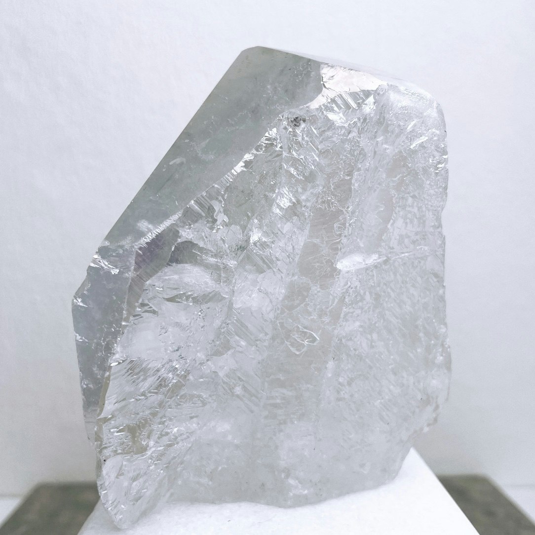 Bergkristall med aura, torn (A)