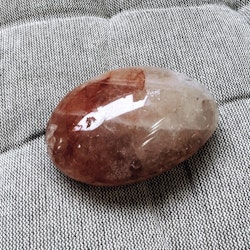 Fire quartz / Hematoidkvarts, palmstone (R)