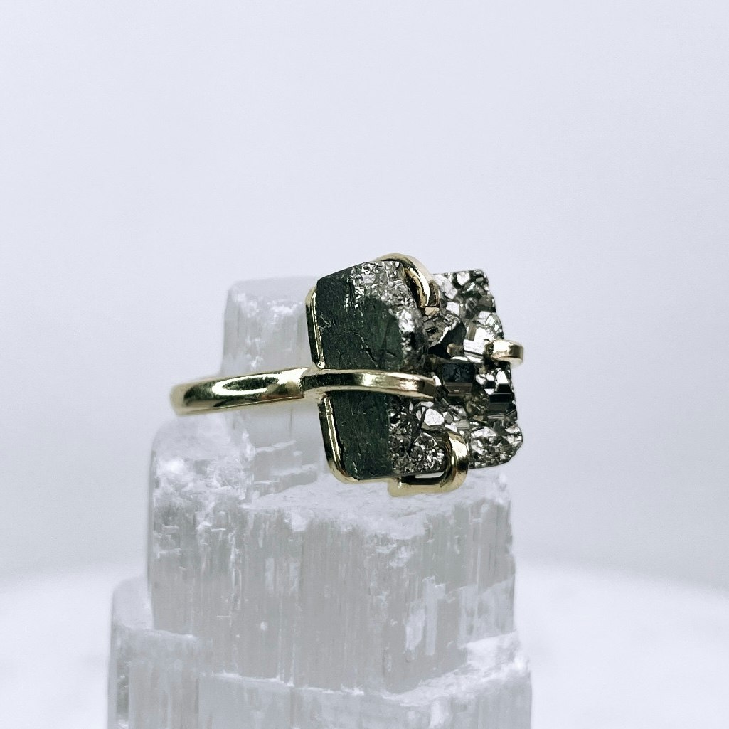 Pyrit, justerbar ring guld (G)