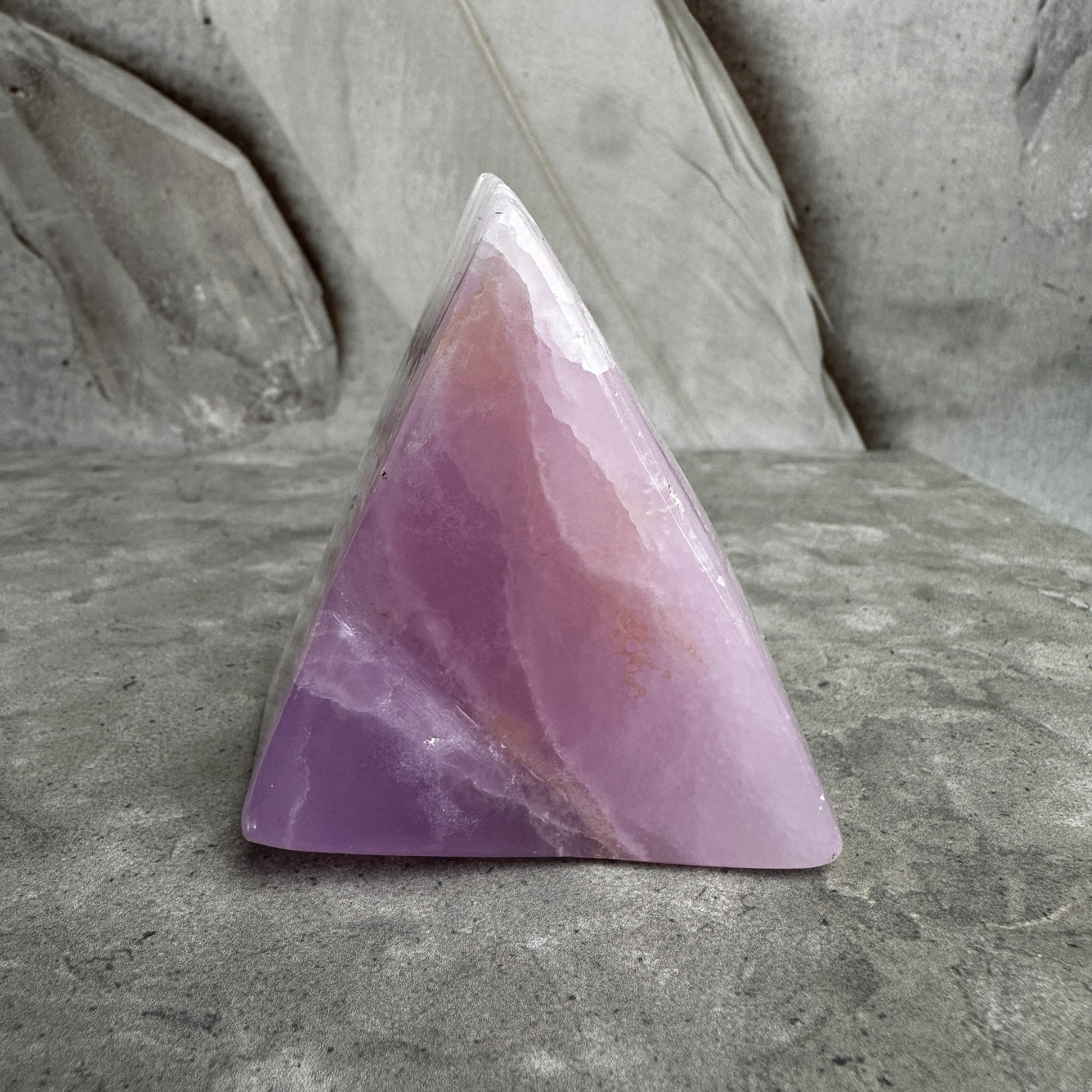 Free form i Rosa Aragonit, stenen för tålamod & harmoni