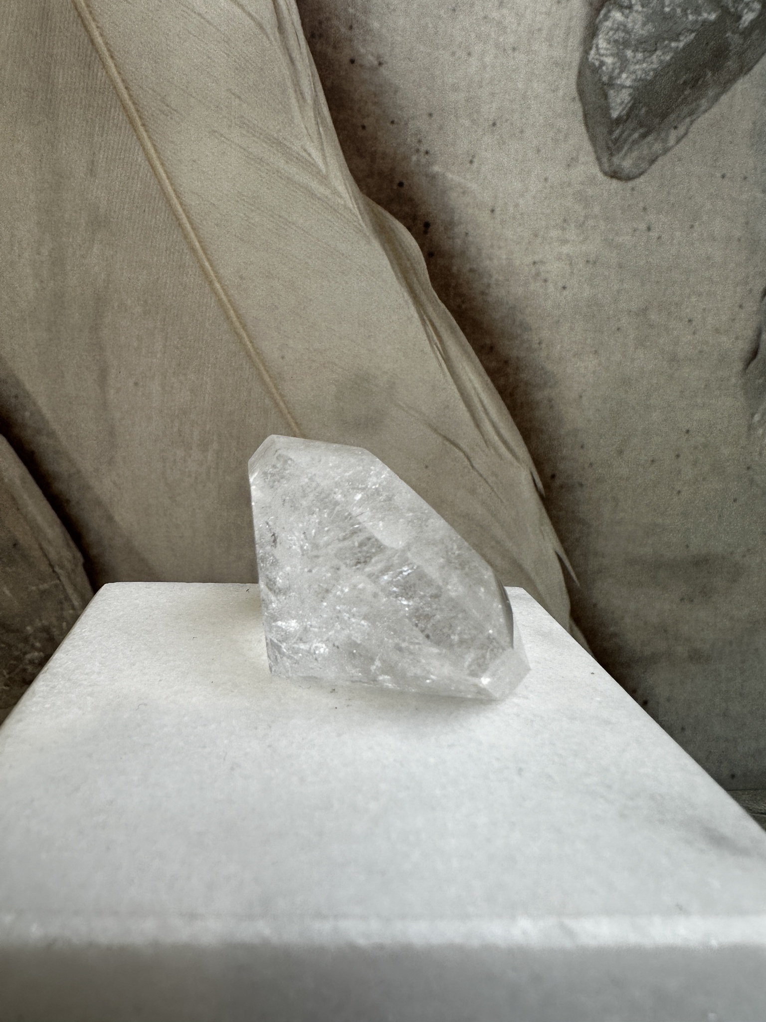 Bergkristall, diamant lite naggad på ena sidan