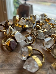 Apofyllit, ring i mässing (D)