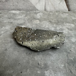 Pyrit, kluster delvis polerad (B)