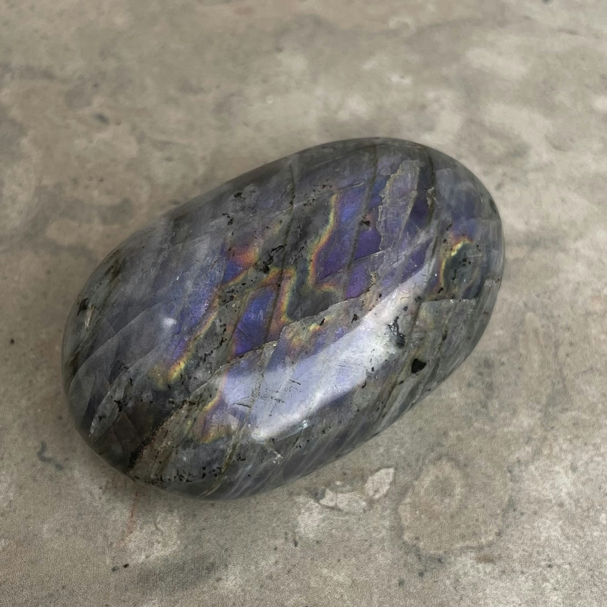 Labradorit, palmstone (K1)