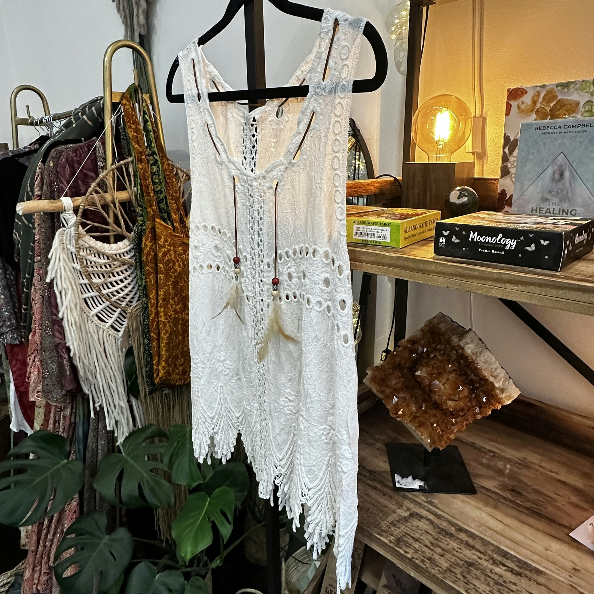 Linne, med band & fjädrar