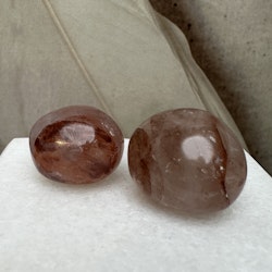Hematoid Kvarts (röd golden healer), cuddlestone