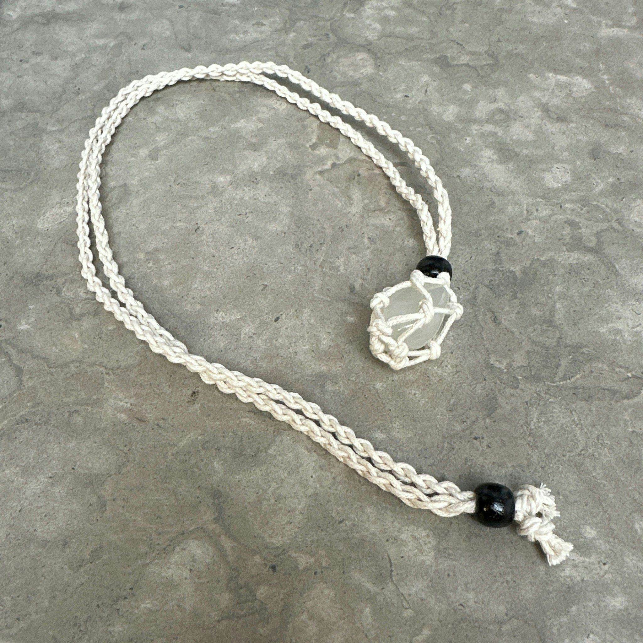 Halsband för kristall i Makramé, vit