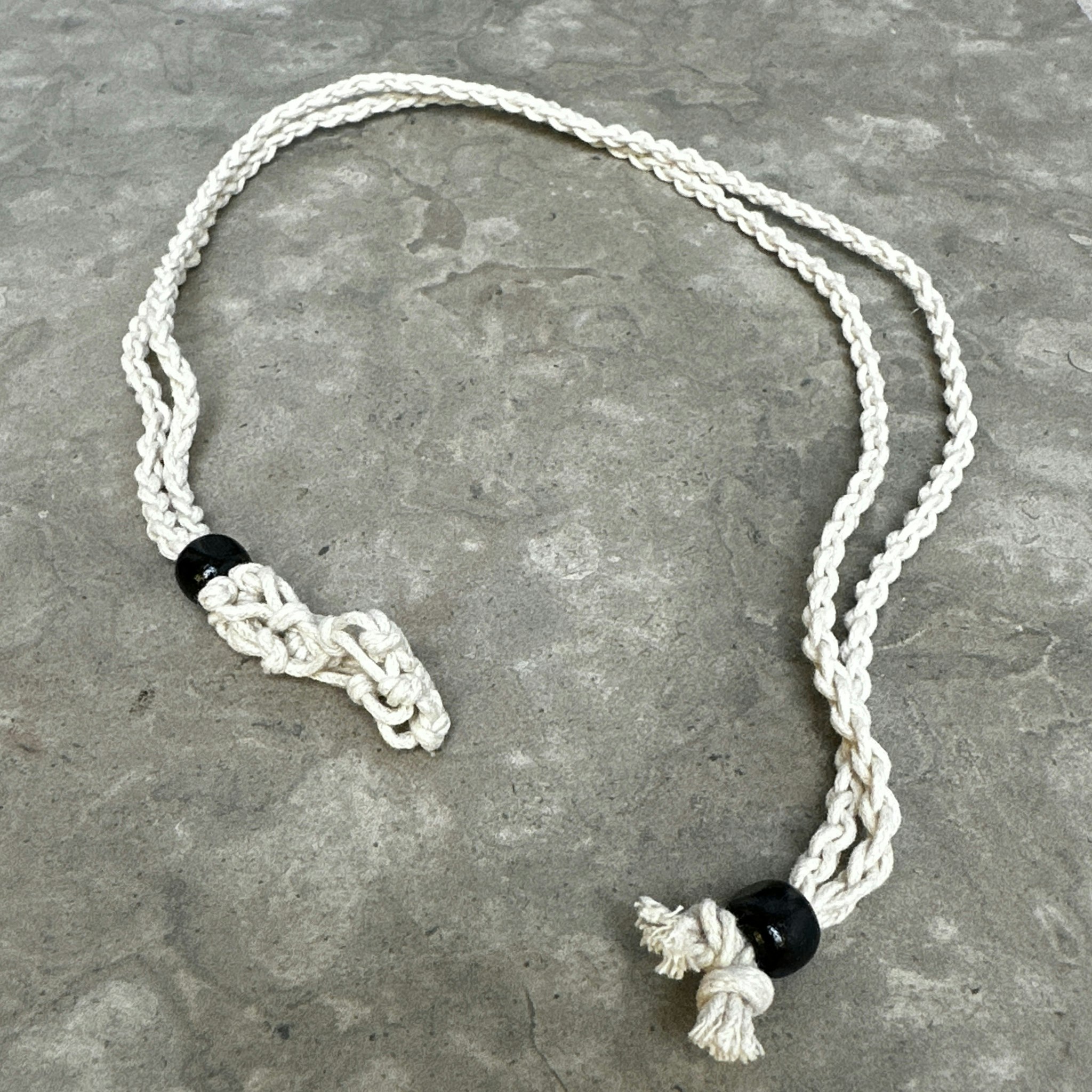 Halsband för kristall i Makramé, vit