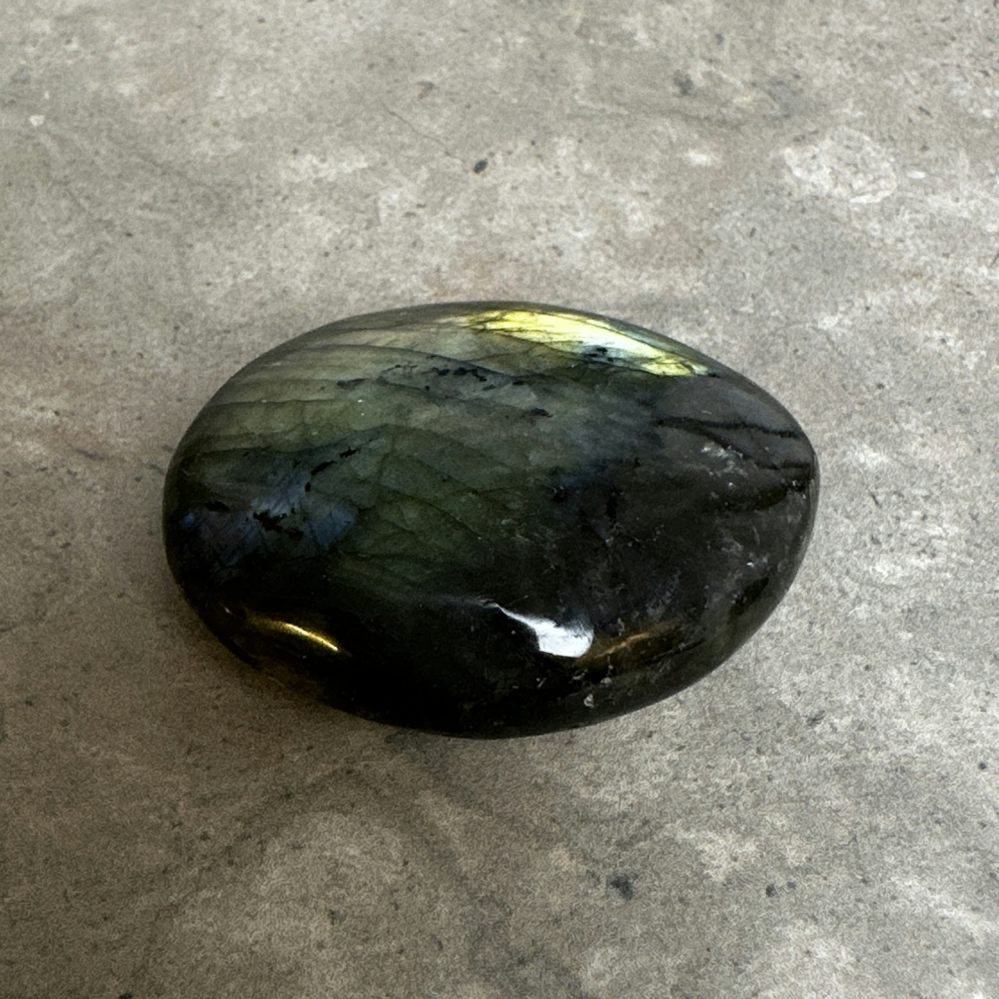 Labradorit, palmstone (A)