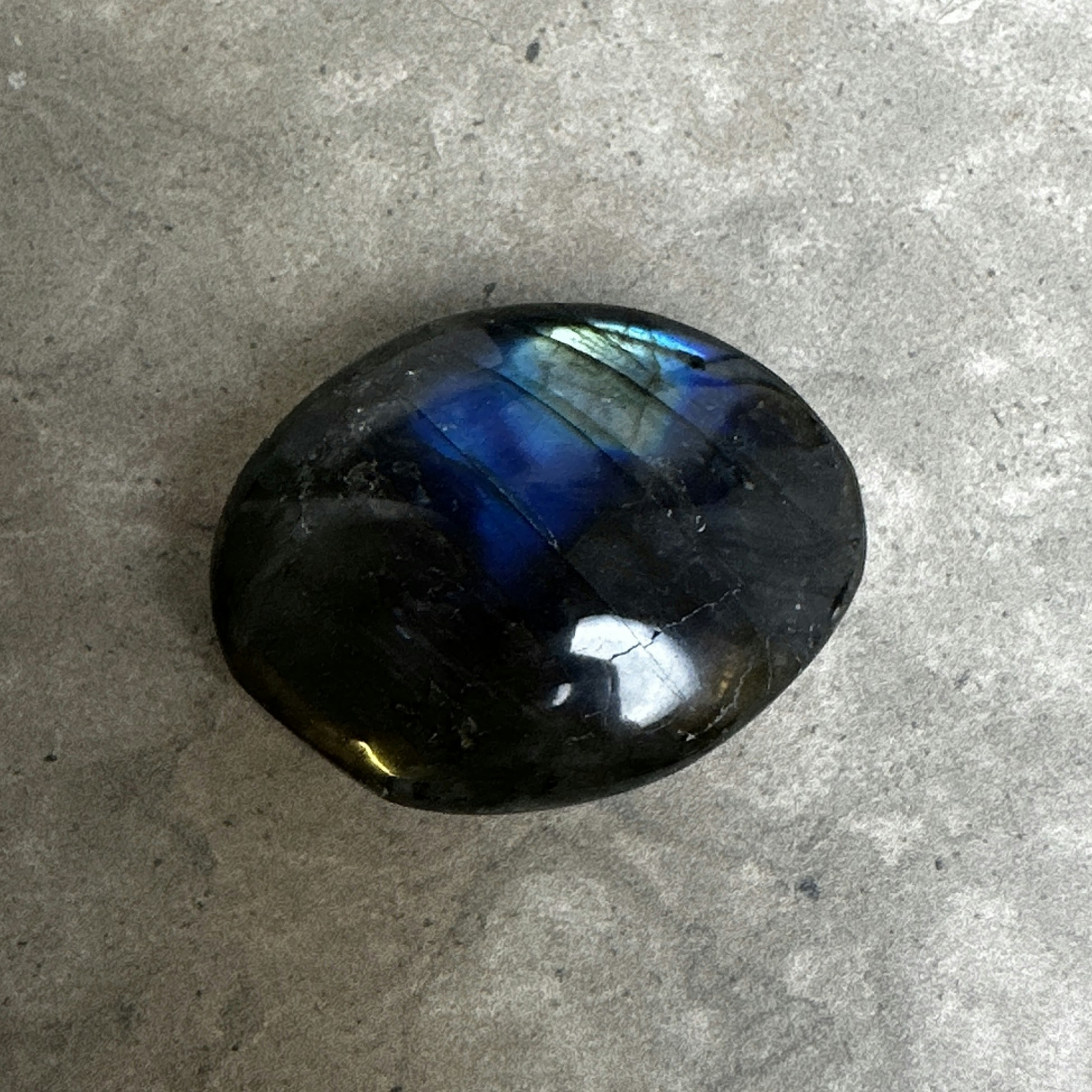 Labradorit, palmstone (A)