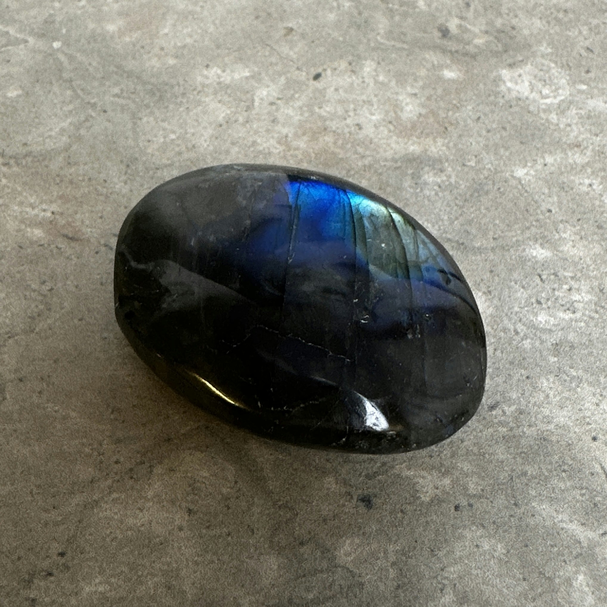 Labradorit, palmstone (A)