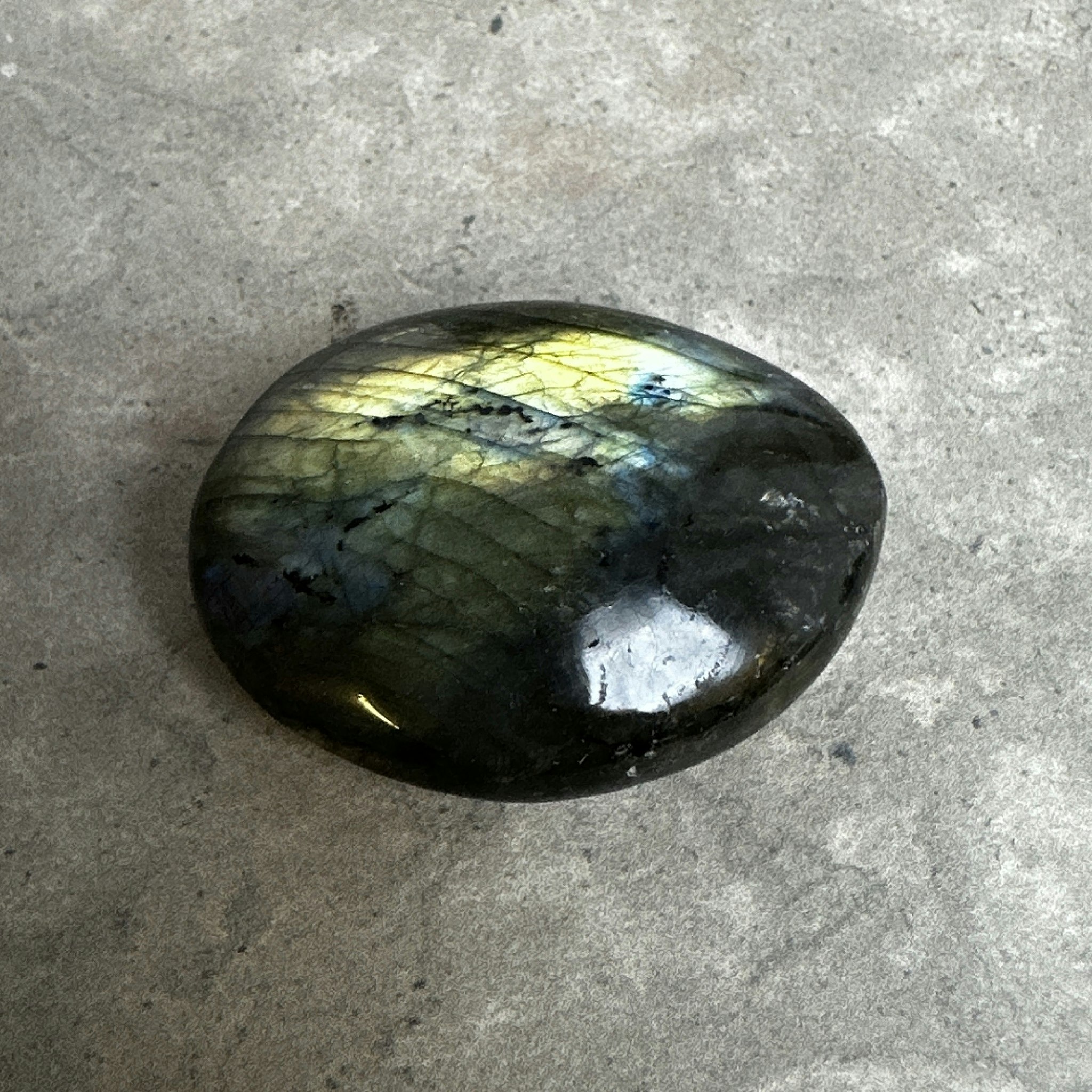 Labradorit, palmstone (A)