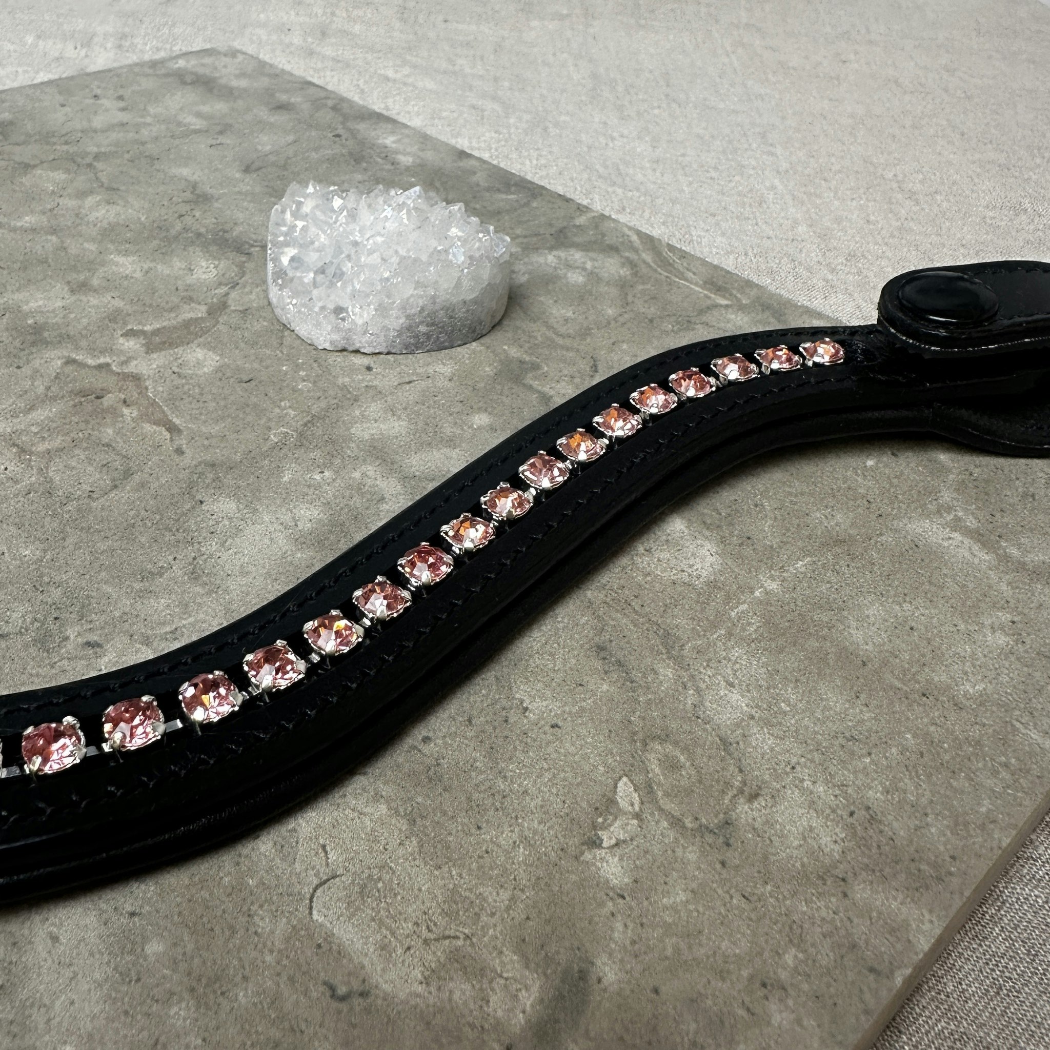 Pannband med rosa strass, Ponny svart