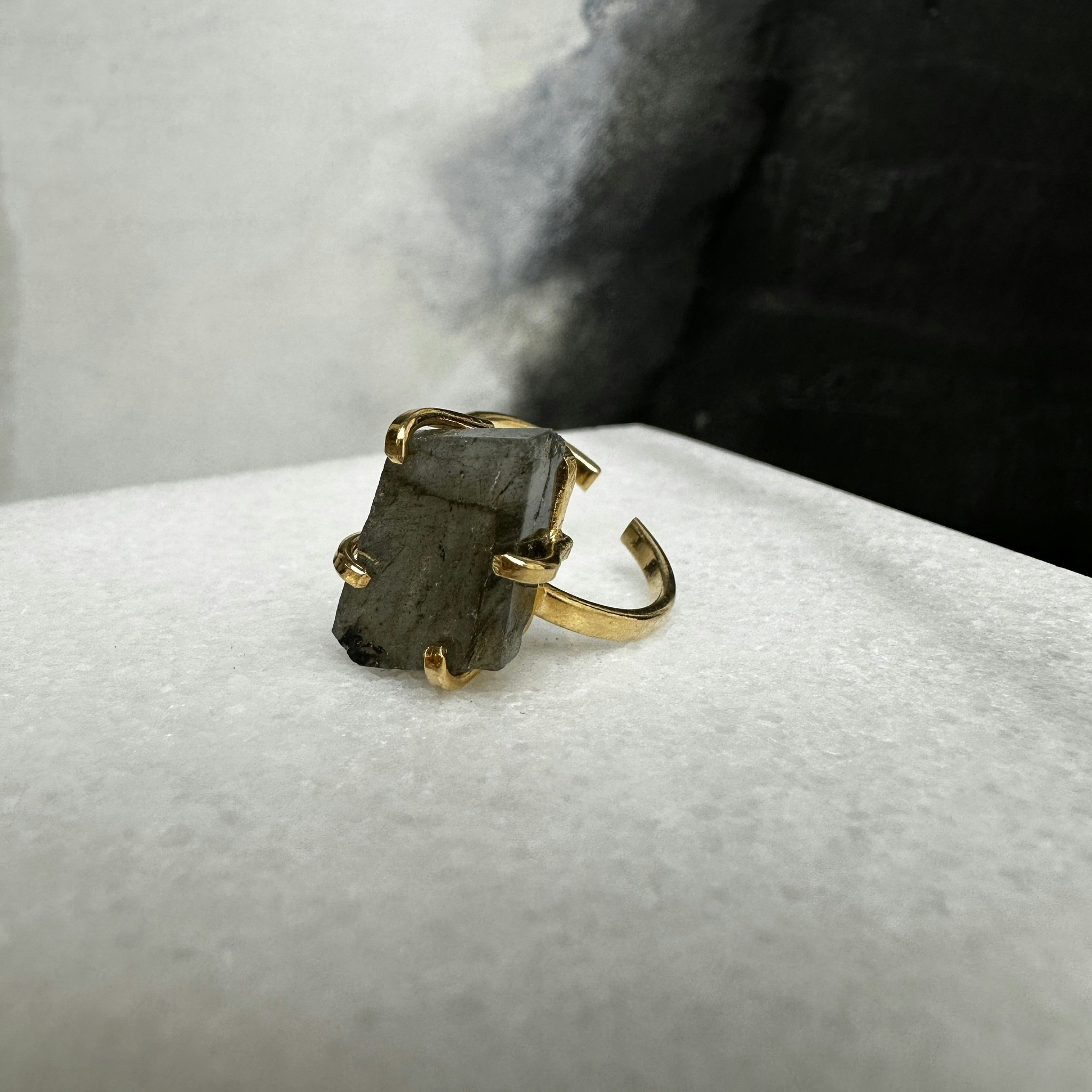Labradorit, justerbar ring guld (A)