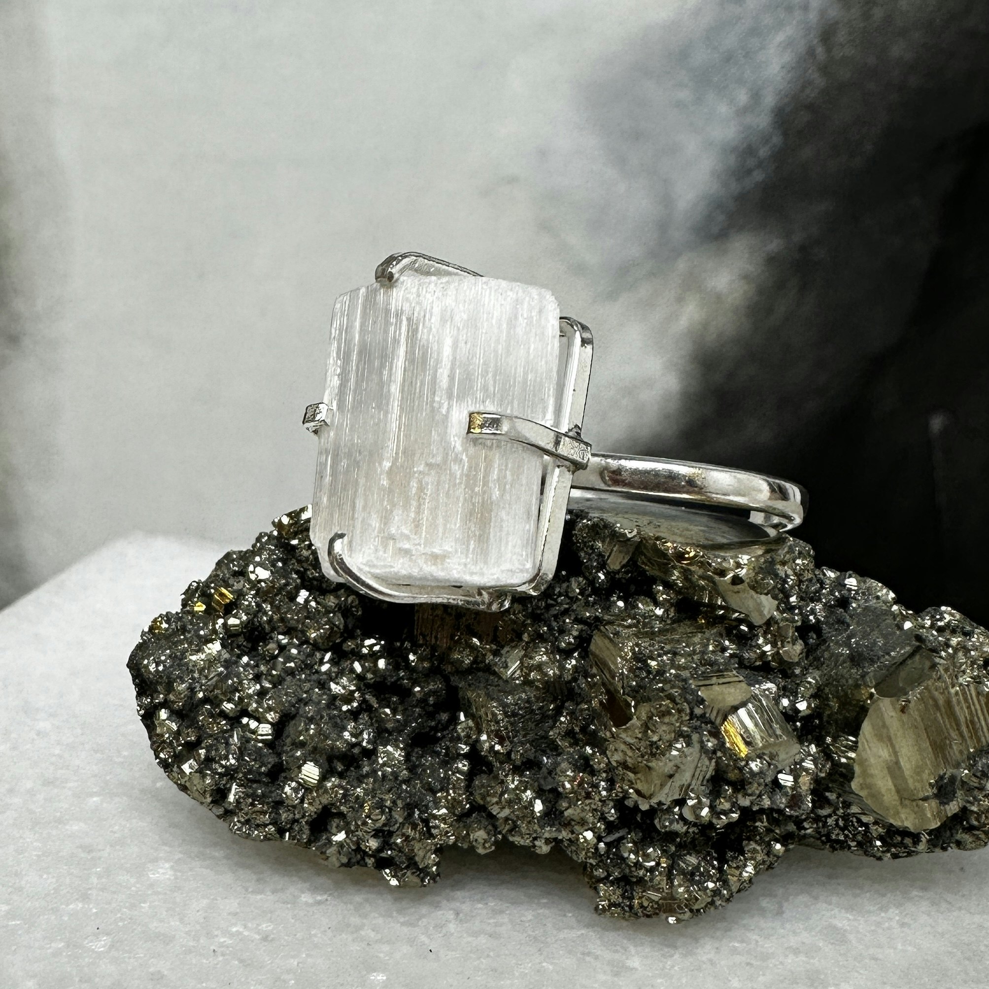 Selenit, ring justerbar silver (L)