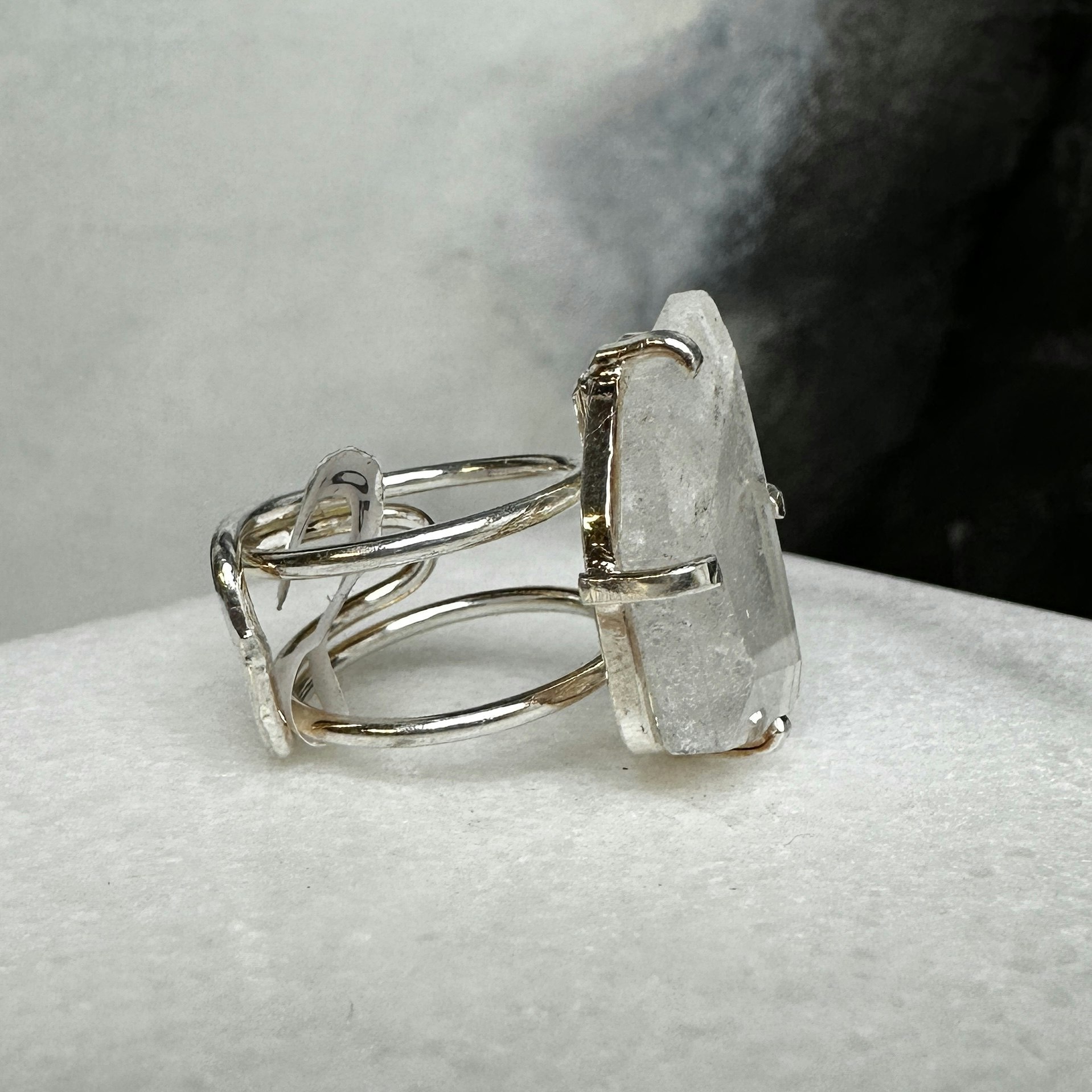 Bergkristall facetterad, ring justerbar silver (A)