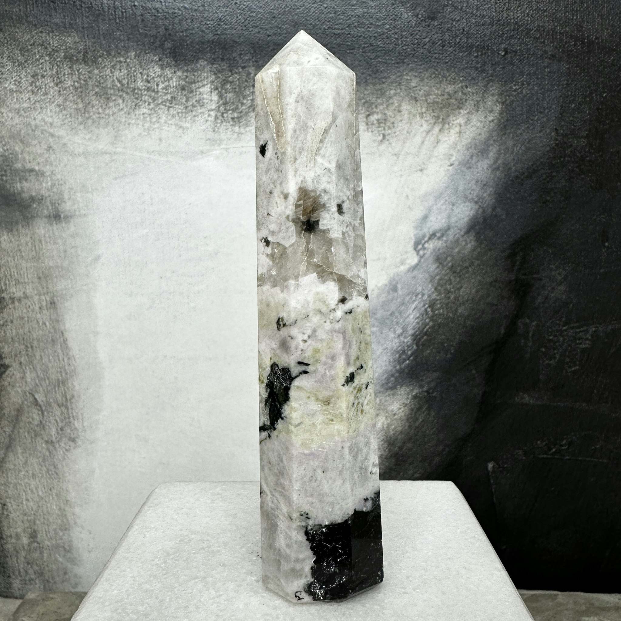 Regnbågsmånsten, torn (D)