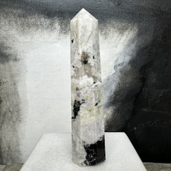 Regnbågsmånsten, torn (D)