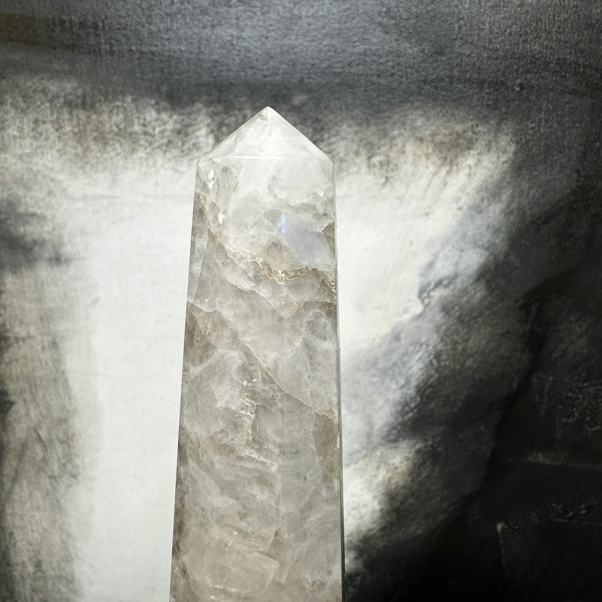 Regnbågsmånsten, torn (C)