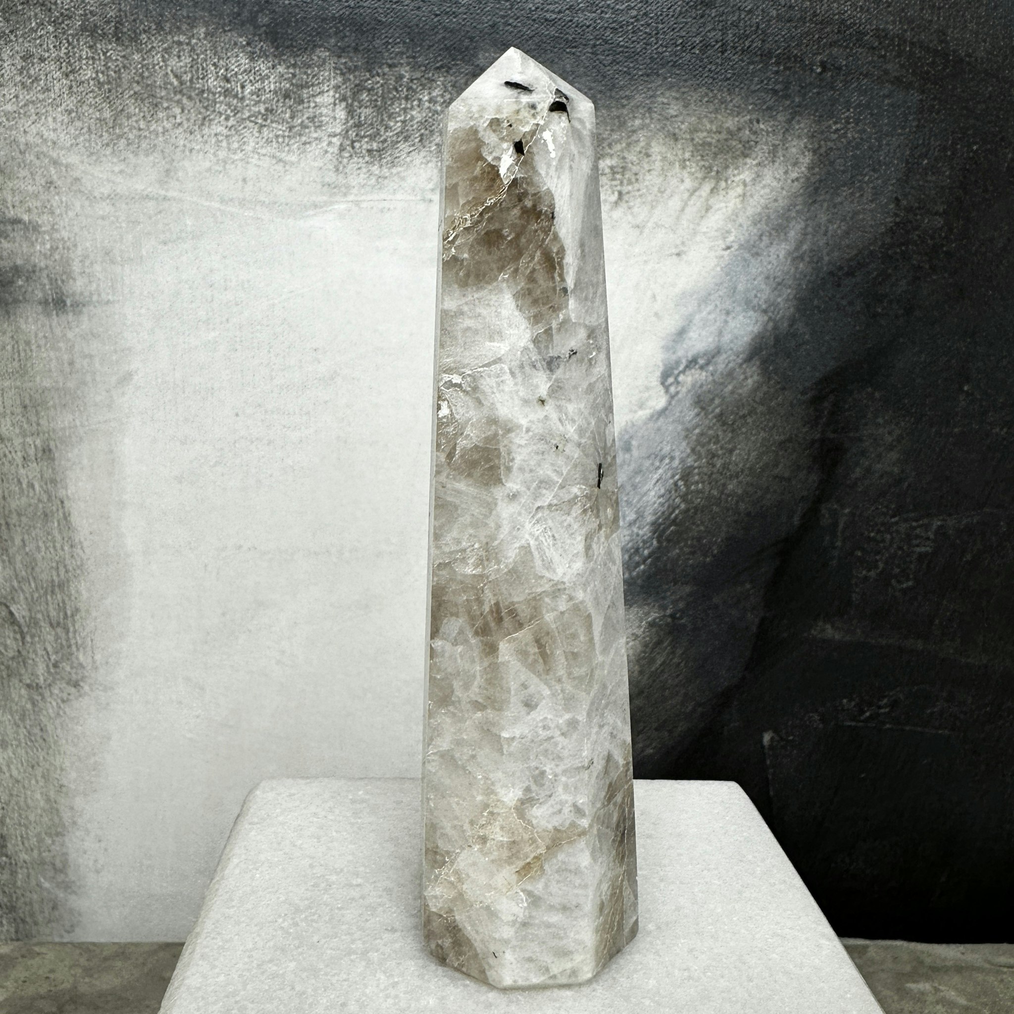 Regnbågsmånsten, torn (C)